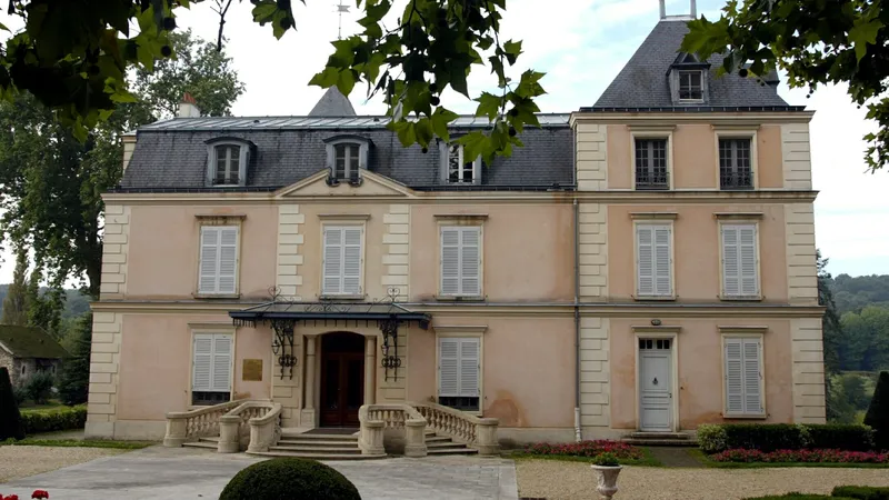 Le Ch&acirc;teau a &eacute;t&eacute; converti en centre culturel (La Maison Litt&eacute;raire de Victor-Hugo).