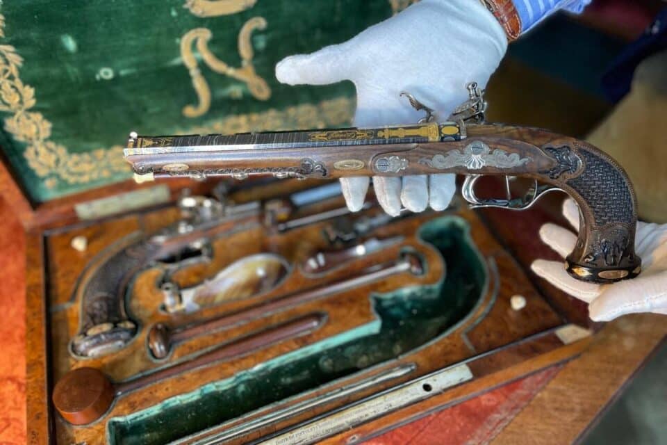 Les deux armes sont estimés entre 1,2 et 1,5 M€