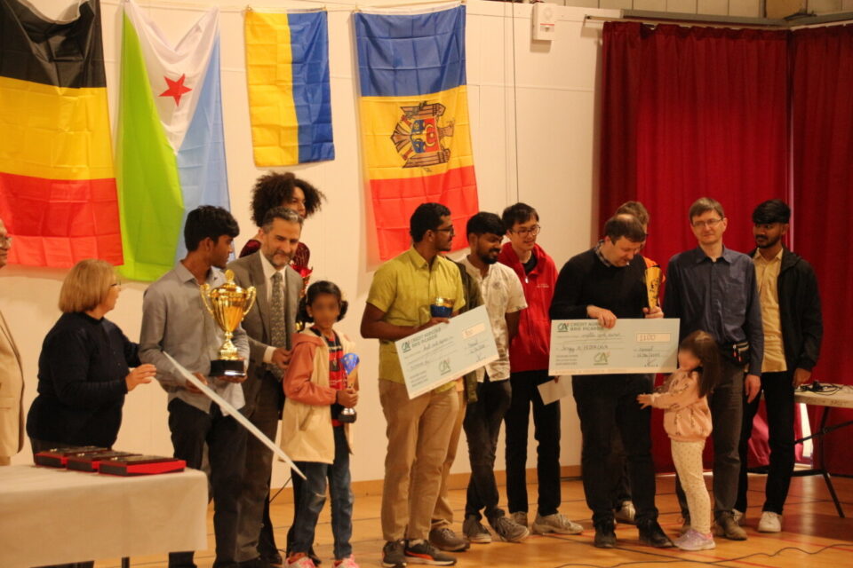 Plusieurs coupes et ch&egrave;ques ont &eacute;t&eacute; remis aux champions.