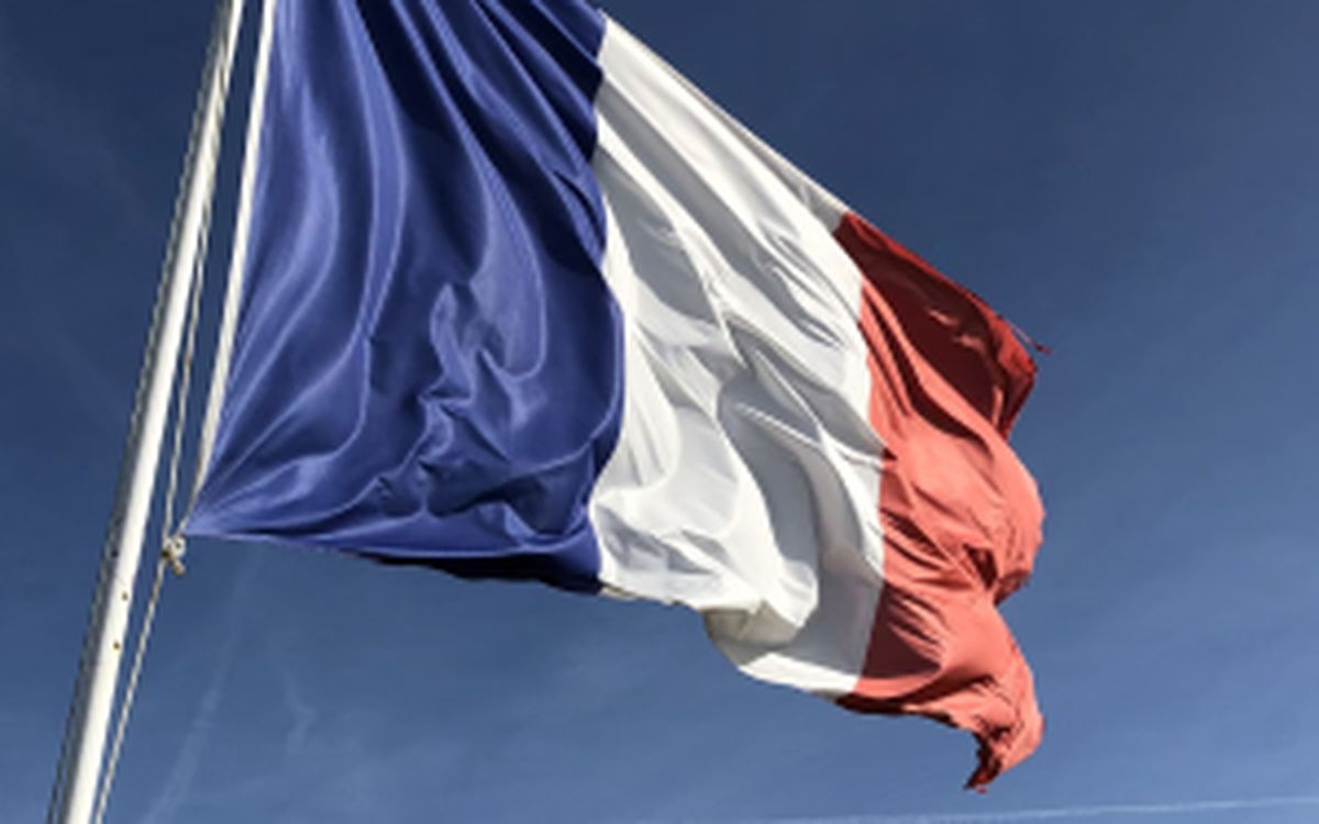 , Seine-et-Marne. un CRS bless&eacute; &agrave; la t&ecirc;te par un pav&eacute;