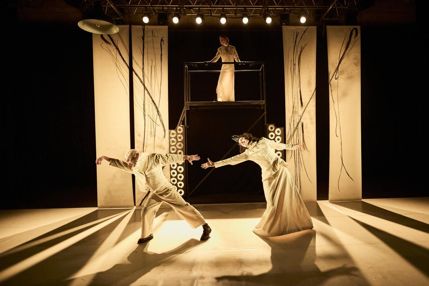 , &laquo; Le roi, la reine et le bouffon &raquo; de Cl&eacute;mence Coullon : confin&eacute;s dans leur ch&acirc;teau et sur la sc&egrave;ne