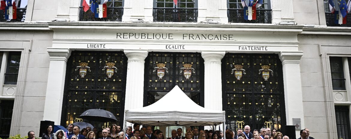 , Courbevoie: un millier de personnes rassembl&eacute;es &laquo;&nbsp;contre la haine des juifs&nbsp;&raquo;