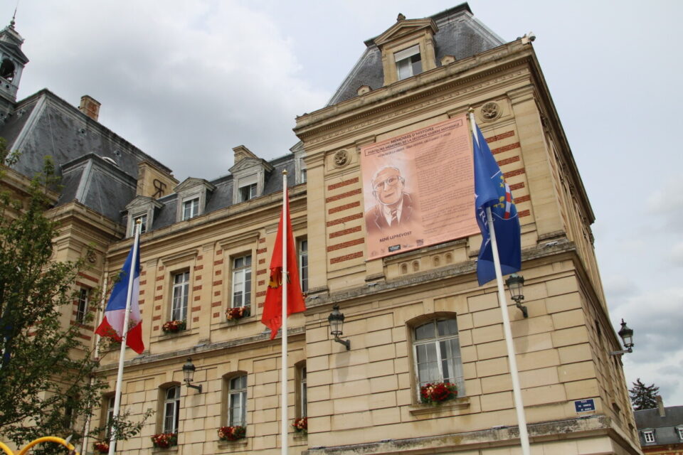 B&acirc;che parcours m&eacute;moriel mairie d'Evreux