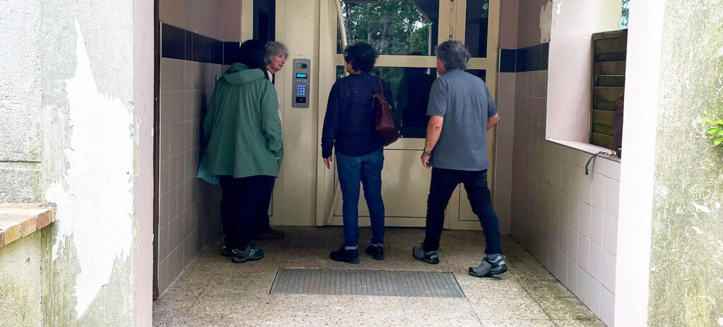 , Dans l’Essonne, l’optimisme infaillible des « vieilles du porte-à-porte