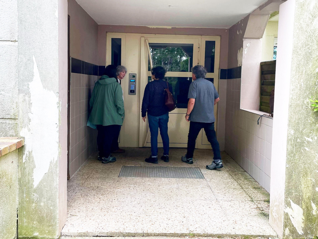 , Dans l’Essonne, l’optimisme infaillible des « vieilles du porte-à-porte