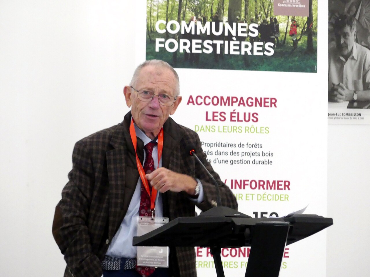 , Essonne : au conseil municipal de Mennecy, le maire retire les d&eacute;l&eacute;gations attribu&eacute;es &agrave; son p&egrave;re Xavier Dugoin