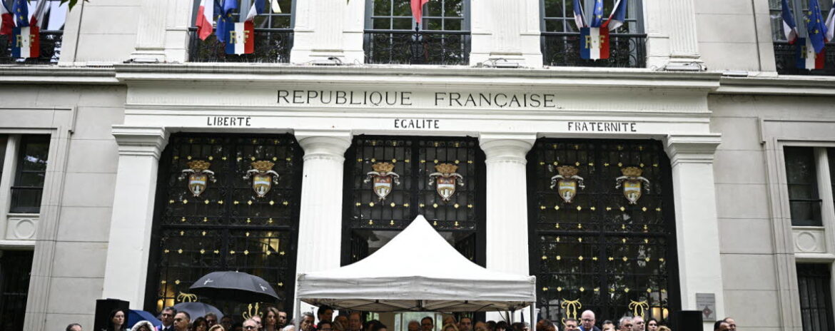 , Hauts-de-Seine Viol antis&eacute;mite : &agrave; Courbevoie, un rassemblement entre gravit&eacute; et &eacute;motion