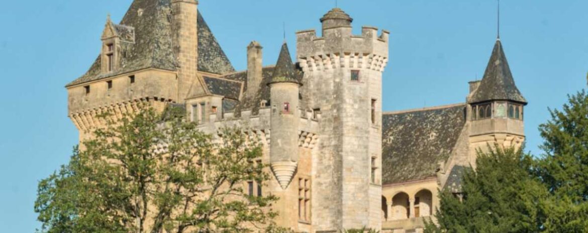 , Infiltration, effondrement : le ch&acirc;teau des fr&egrave;res Bogdanoff est en ruines