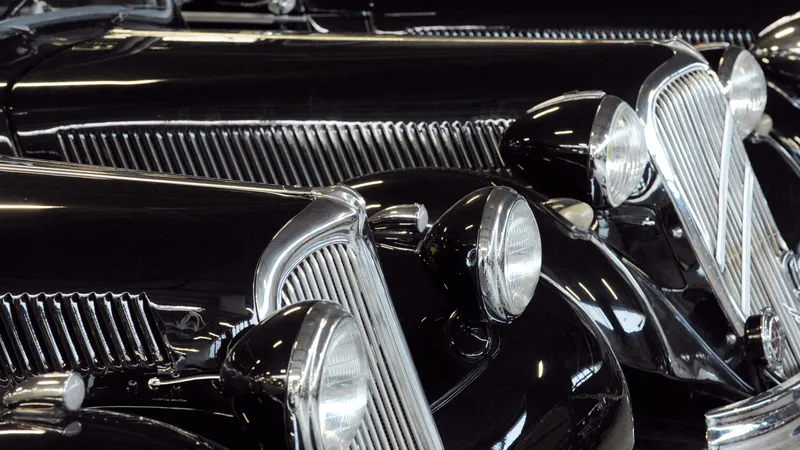 Des Citroën Traction au Conservatoire Citroën d'Aulnay-sous-Bois, en 2024.