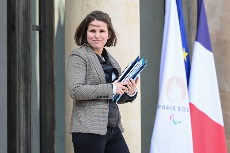 Marie Lebec.