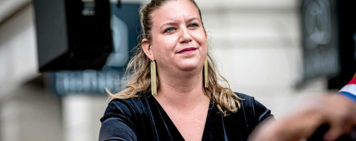 , Mathilde Panot assure avoir plus d’expérience parlementaire que Léon Blum… avant de rétropédaler