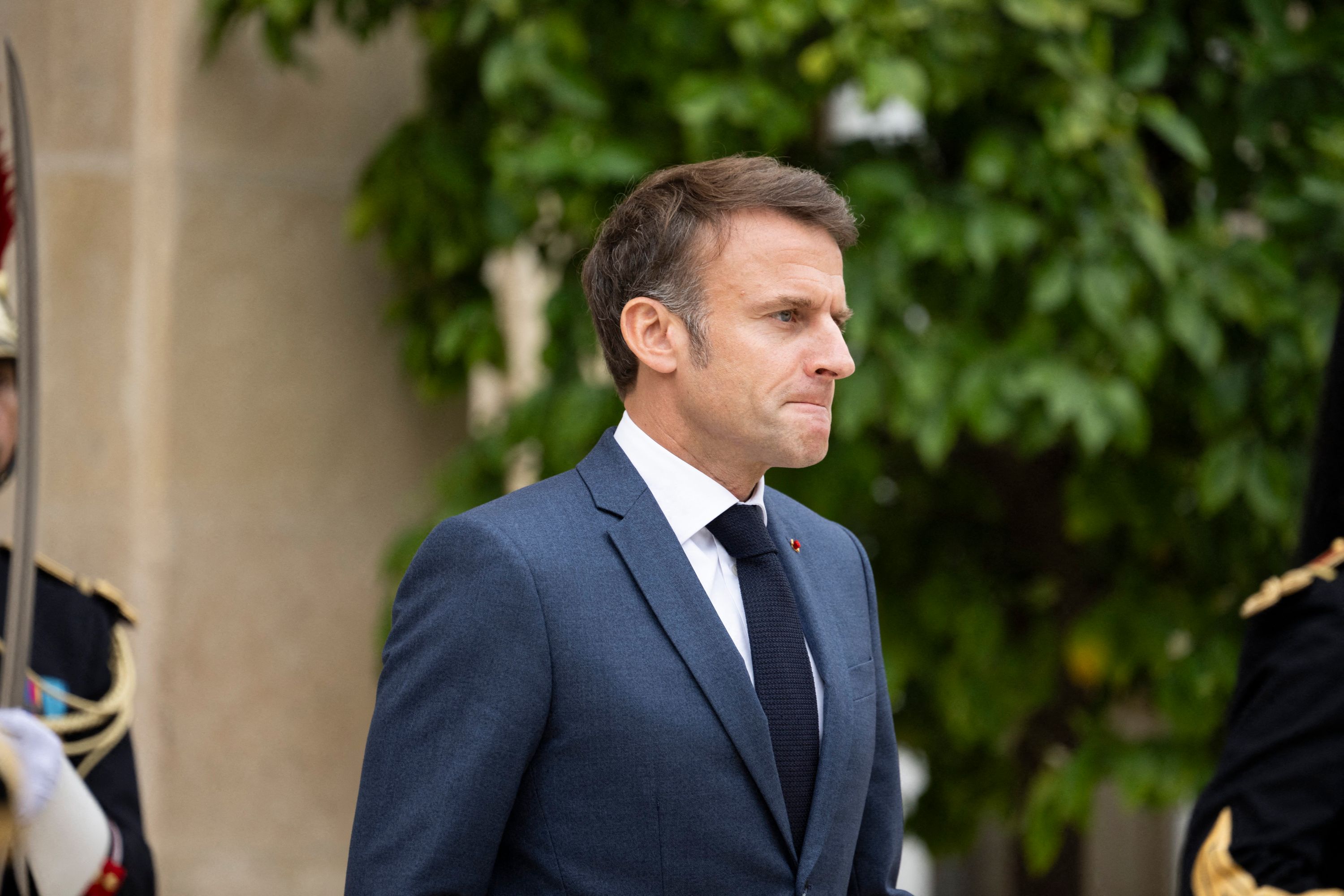 , Pierre Mazeaud pr&eacute;dit la d&eacute;mission de Macron ; S&eacute;journ&eacute;, un parachutage qui passe mal : les indiscrets du JDD