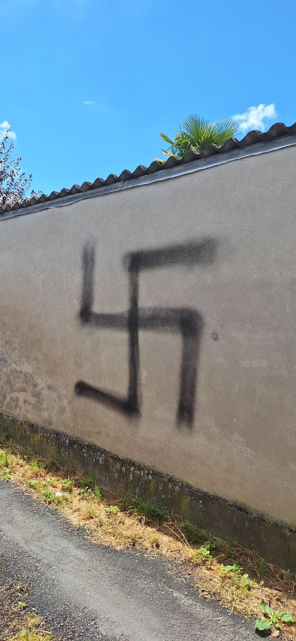 Une deuxi&egrave;me croix gamm&eacute;e a &eacute;t&eacute; d&eacute;couverte rue du croissant.
