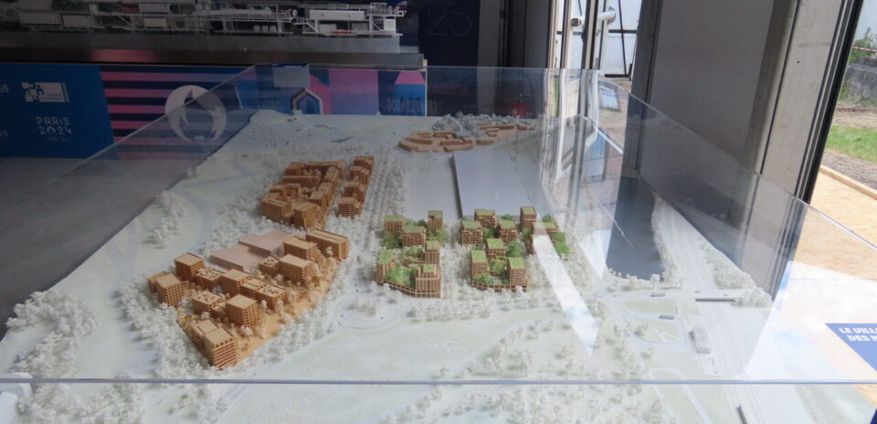 , Village des athl&egrave;tes, centre aquatique&hellip; &Agrave; Saint-Denis, les maquettes des constructions phares des JO expos&eacute;es