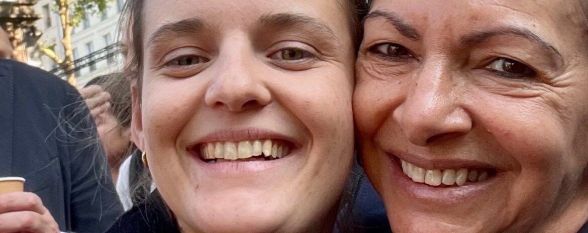 , « C’était un moment dingue » : originaire d’Aix-en-Provence, Victoire s’est baignée dans la Seine avec Anne Hidalgo