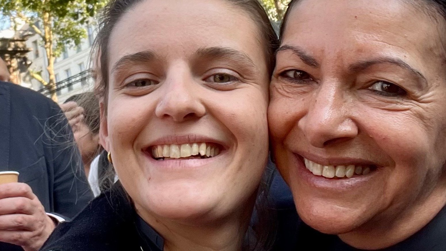 , « C’était un moment dingue » : originaire d’Aix-en-Provence, Victoire s’est baignée dans la Seine avec Anne Hidalgo