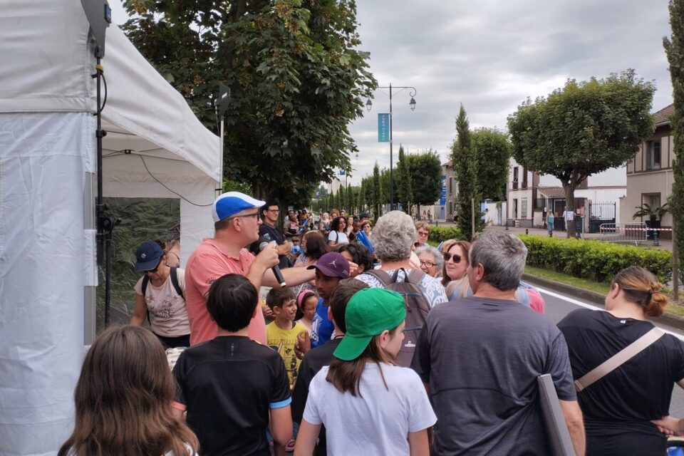 En attendant le passage de la flamme au R&eacute;veil - Matin &agrave; Montgeron, des animations font patienter le public