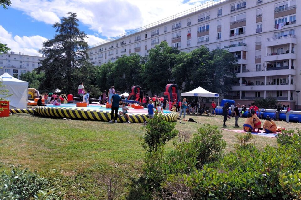 Le contrat de ville pourra &eacute;galement servir &agrave; mettre en place des actions festives de coh&eacute;sion sociale, &agrave; l'image de la F&ecirc;te du jeu &agrave; l'Oly organis&eacute;e le 10 juillet &agrave; Montgeron et Vigneux-sur-Seine.