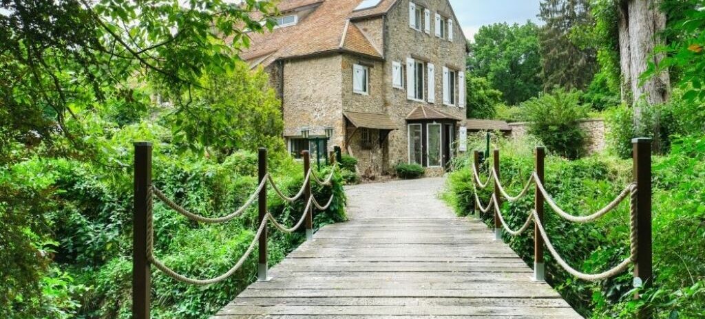 , Essonne : ce somptueux moulin du XIIe si&egrave;cle est &agrave; vendre