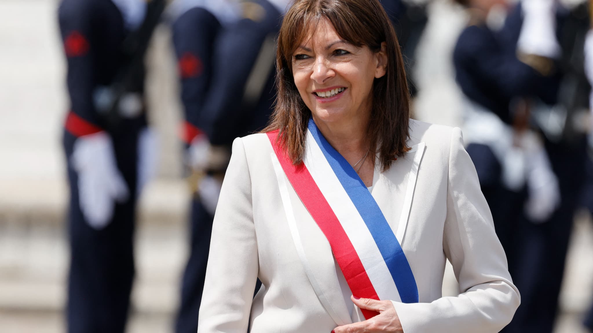 , &laquo;&nbsp;Fi&egrave;re de ma double nationalit&eacute;&nbsp;&raquo;: Anne Hidalgo remet l&rsquo;original de son certificat de nationalit&eacute; fran&ccedil;aise au mus&eacute;e de l&rsquo;immigration