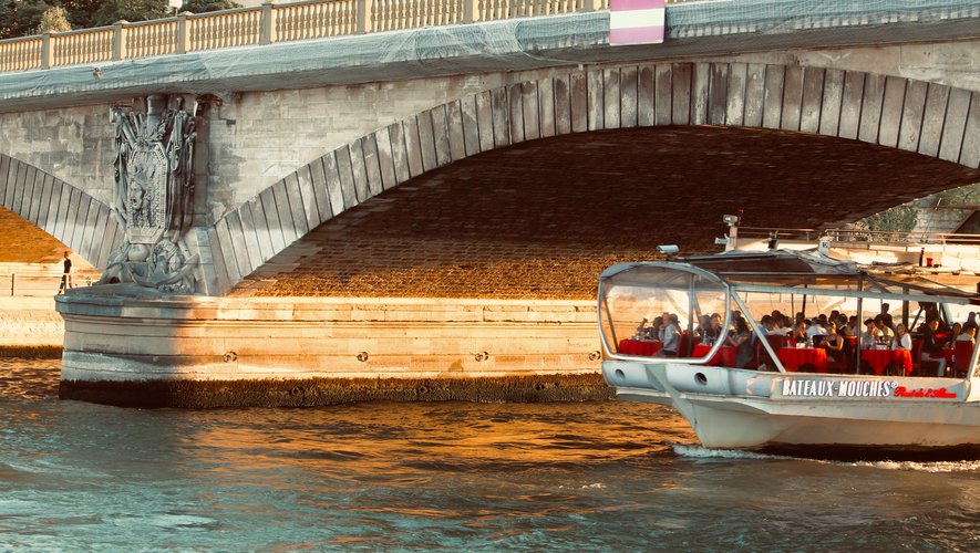 , JO de Paris 2024 : la baignade dans la Seine &agrave; Paris, une saga vieille de 101 ans, de l&rsquo;interdiction &agrave; la r&eacute;habilitation