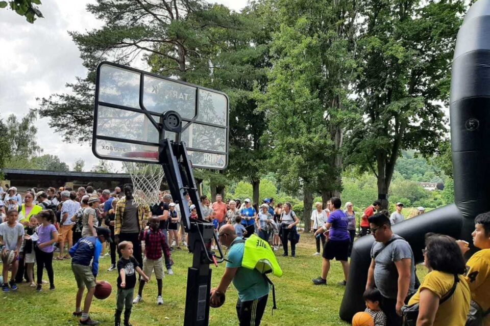 La f&ecirc;te n'est pas termin&eacute;e &agrave; Saint-R&eacute;my-l&egrave;s-Chevreuse.