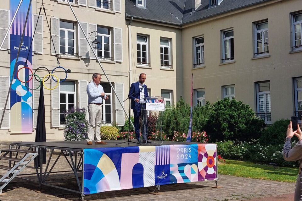 Grégoire de Lasteyrie, le maire de Palaiseau s'est exprimé avant l'arrivée de la flamme olympique à l'Hôtel de Ville
