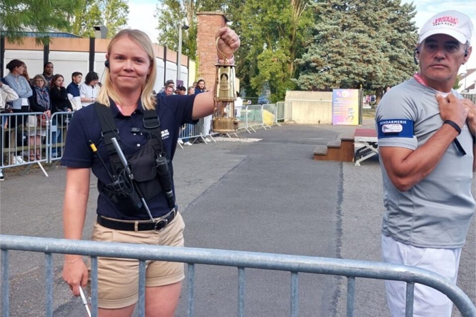 La flamme olympique est arrivée dans sa lanterne au lycée Blériot à Étampes pour le départ du relais de la flamme olympique.