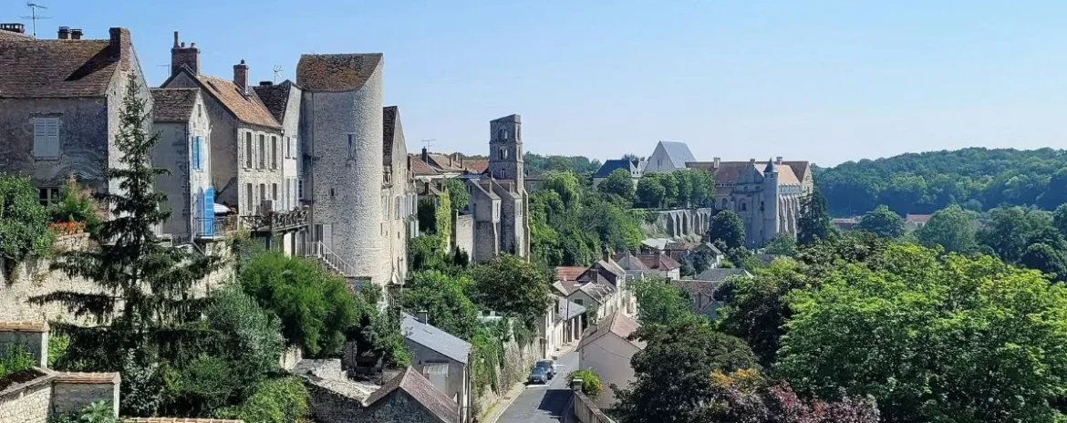 , Labélisée “Village de caractère”, cette commune de Seine-et-Marne fait partie des championnes des monuments historiques