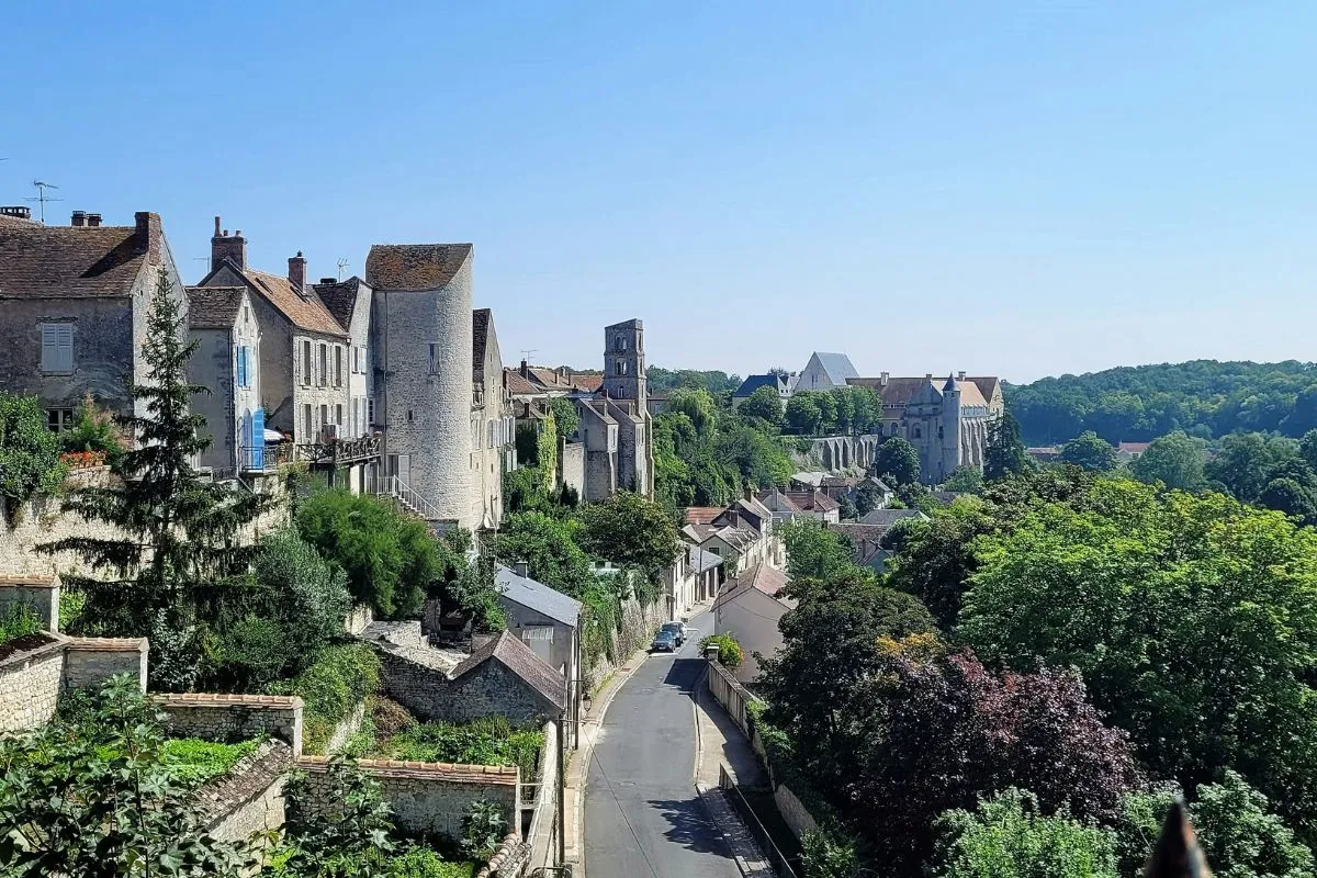 , Labélisée “Village de caractère”, cette commune de Seine-et-Marne fait partie des championnes des monuments historiques