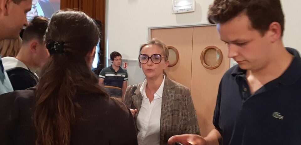 , L&eacute;gislatives dans le Val-d&rsquo;Oise. Largement devanc&eacute;e, Chandler se maintient dans la 1re circonscription