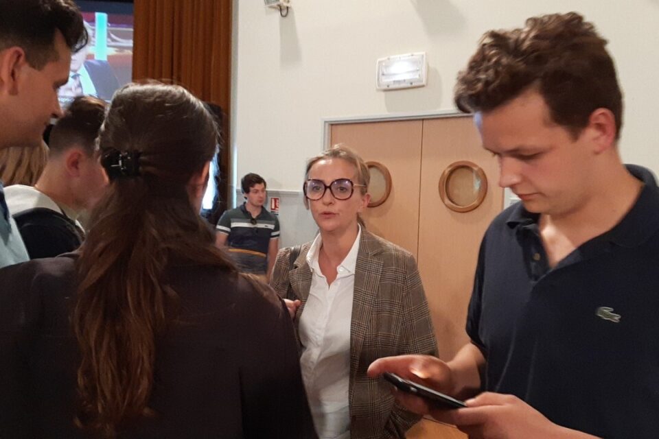 Candidate d'extr&ecirc;me droite, Anne Sicard est arriv&eacute;e en t&ecirc;te du premier tour dans la 1re circonscription du Val-d'Oise.