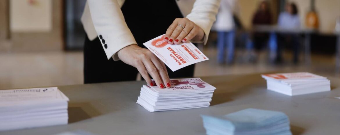 , L&eacute;gislatives: les Fran&ccedil;ais ont commenc&eacute; &agrave; voter pour un second tour historique