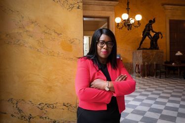 Premiers pas au Palais-Bourbon pour Dieynaba Diop (PS), 49 ans, qui a d&eacute;jou&eacute; les pronostics dans la 9e circonscription des Yvelines.