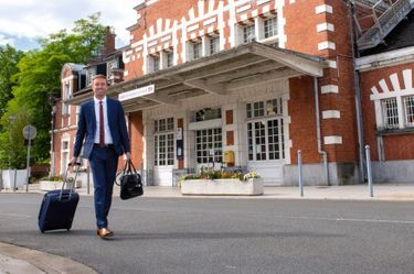 En route pour les ors de la R&eacute;publique. Guillaume Florquin (RN), 31 ans, a ravi &agrave; Fabien Roussel son si&egrave;ge de d&eacute;put&eacute; de la 20e circonscription du Nord. &Agrave; Saint-Amand-les-Eaux, le 8 juillet.