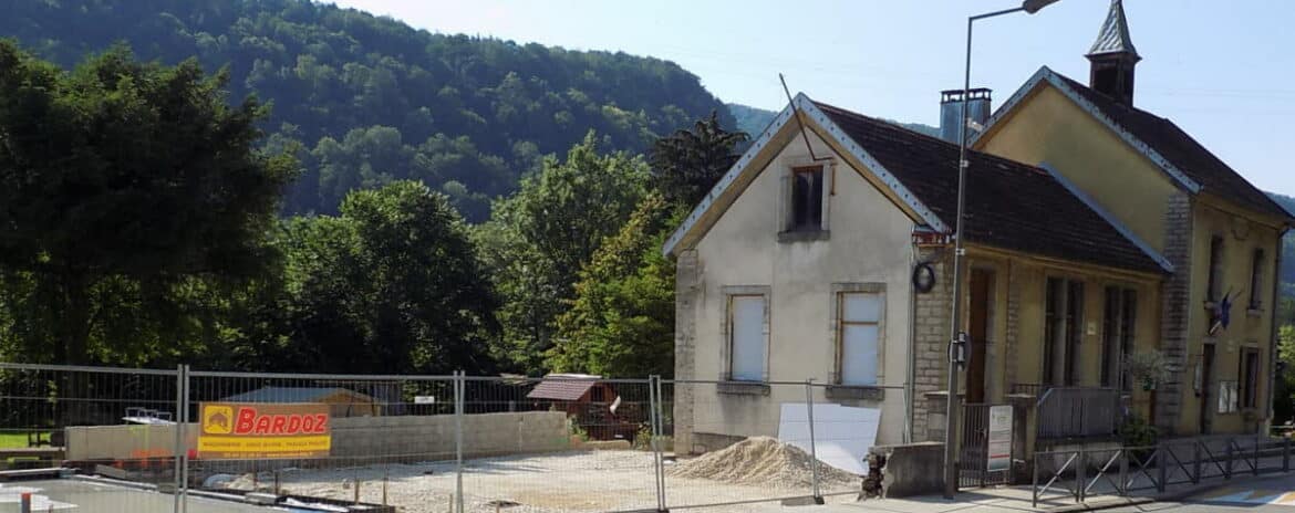 , Noirefontaine. La mairie en pleine r&eacute;novation