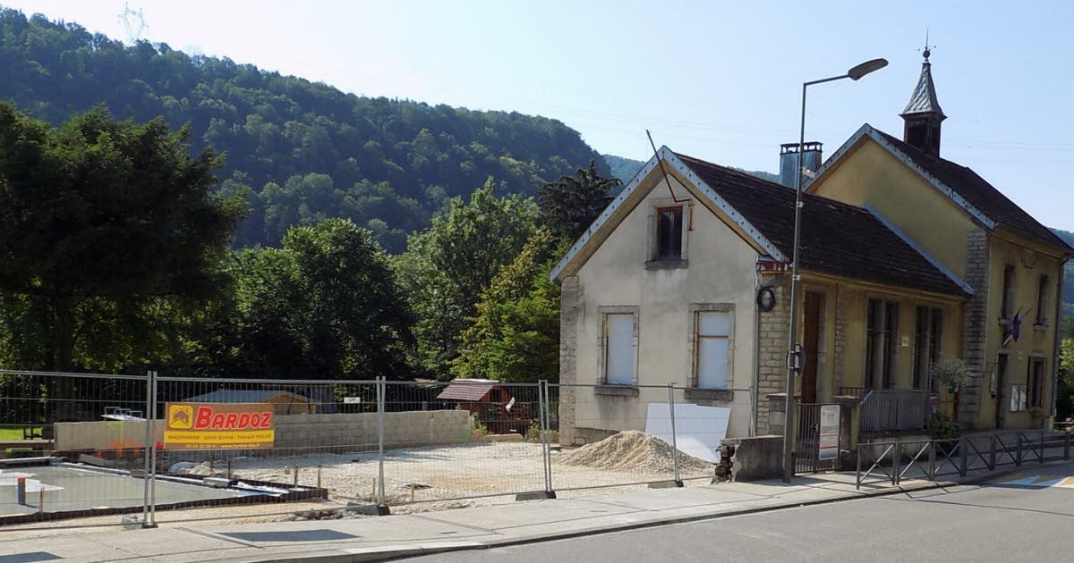 , Noirefontaine. La mairie en pleine r&eacute;novation