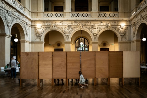 , Second tour des l&eacute;gislatives: les Fran&ccedil;ais votent pour un scrutin historique