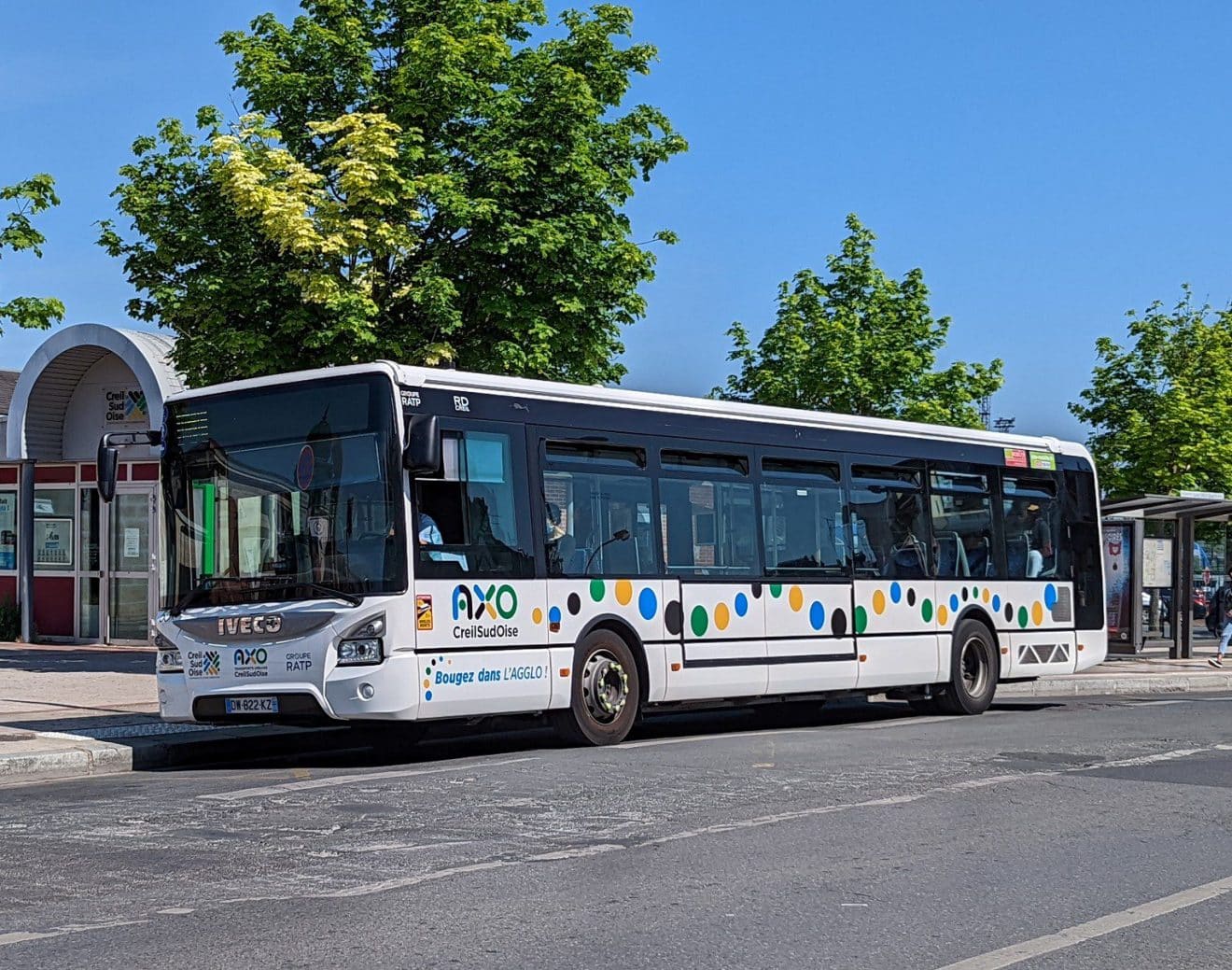 Image illustration, un chauffeur de bus est menac&eacute; de mort par un automobiliste raciste.
