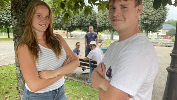 &Agrave; Fligny, Camille et Math&eacute;o sont membres de la Jeunesse du village qui organise le Fligny Summer Mix.