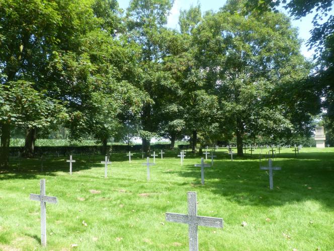 2 348 soldats allemands reposent au cimeti&egrave;re militaire situ&eacute; rue de Quesnoy.