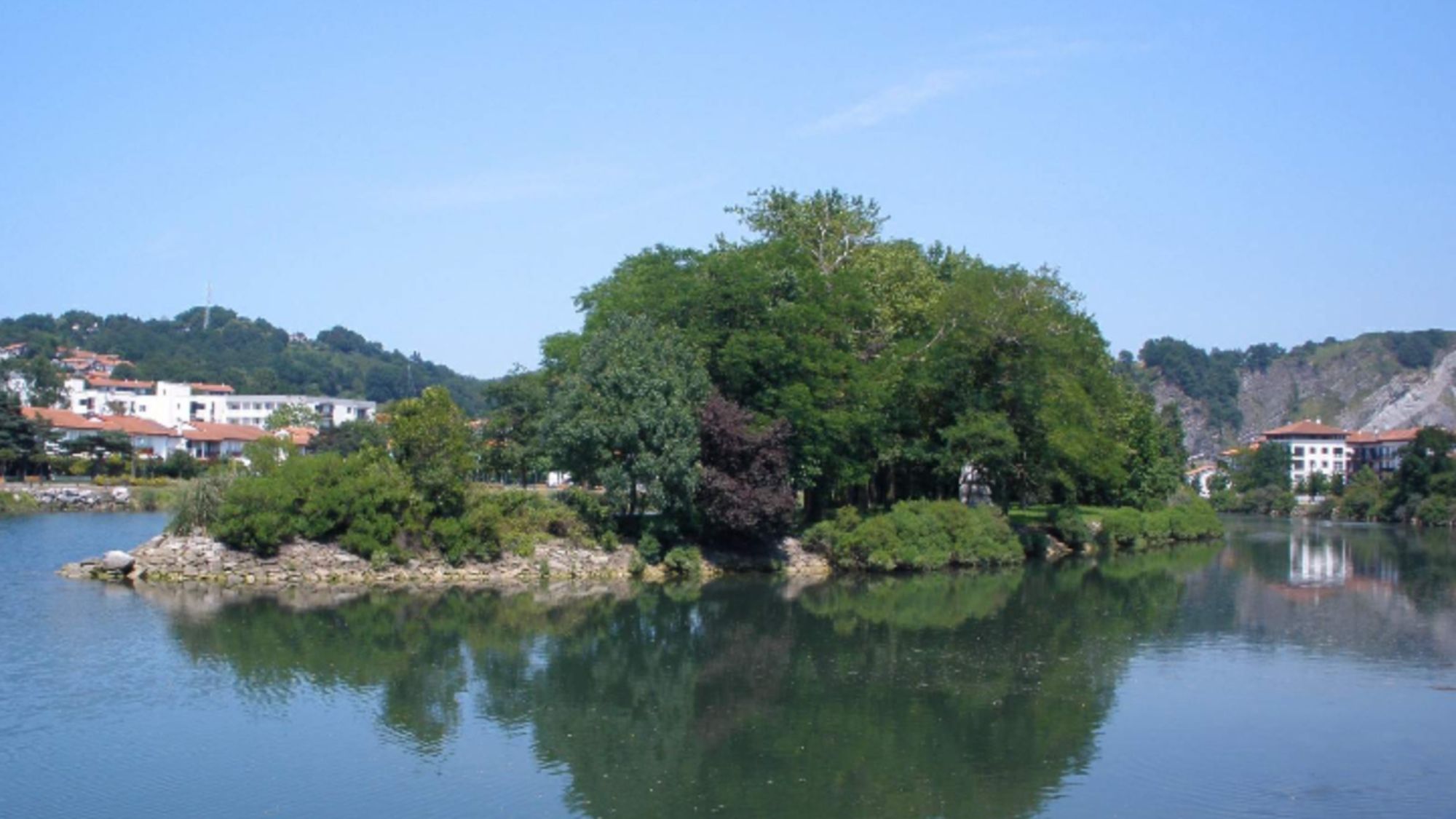 , Cette île que la France et l’Espagne s’échangent tous les 6 mois est une curiosité unique à découvrir absolument