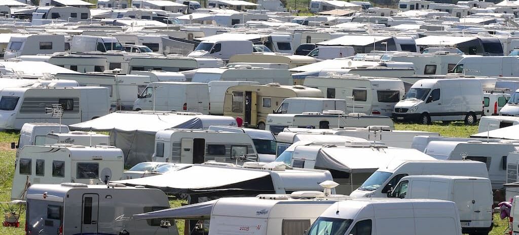, Essonne : un maire «ceinturé et poussé de force» alors qu’il s’opposait à l’installation illégale de gens du voyage