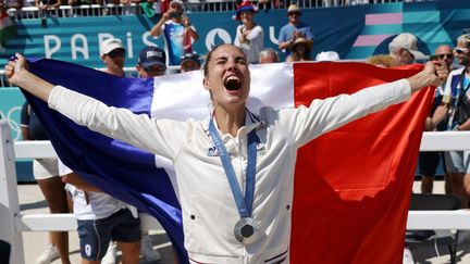 La joie d'Elodie Clouvel, vice-championne olympique au pentathlon moderne, le 11 ao&ucirc;t 2024. (LP / JEAN-BAPTISTE QUENTIN / MAXPPP)