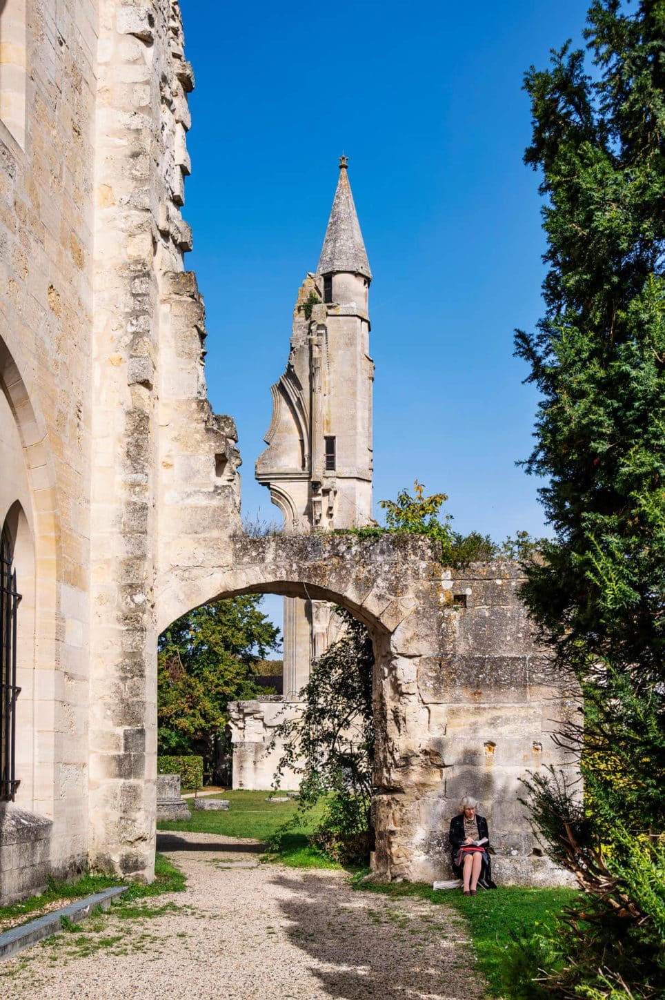 Cette tourelle est l&rsquo;ultime vestige de l&rsquo;&eacute;glise abbatiale d&eacute;truite &agrave; la R&eacute;volution