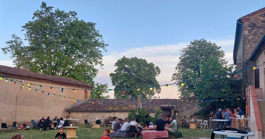 , Lasgraisses. Nul&rsquo;Bar Ailleurs, l&rsquo;endroit de l&rsquo;&eacute;t&eacute;