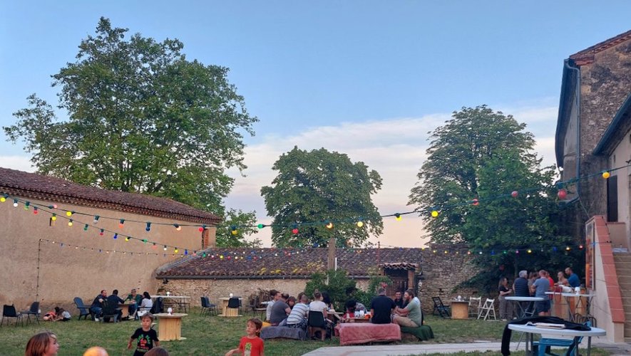 , Lasgraisses. Nul&rsquo;Bar Ailleurs, l&rsquo;endroit de l&rsquo;&eacute;t&eacute;