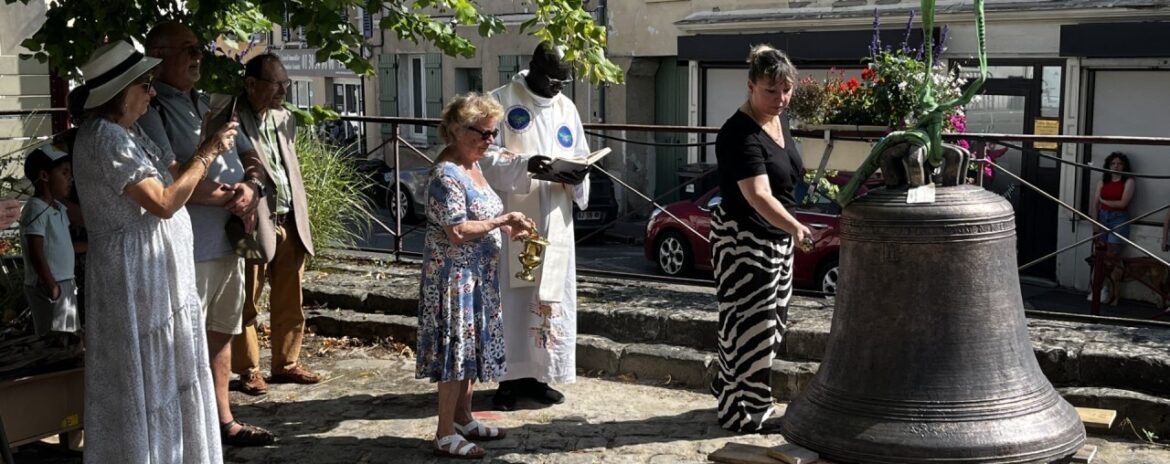 , Nicolle, 576 kg et 462 ans, a retrouv&eacute; son clocher dans le Val-d&rsquo;Oise