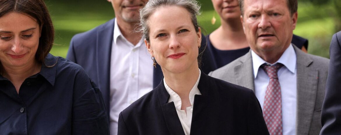 , Premier ministre : Macron re&ccedil;oit les &eacute;lus locaux, Lucie Castets quitte la mairie de Paris
