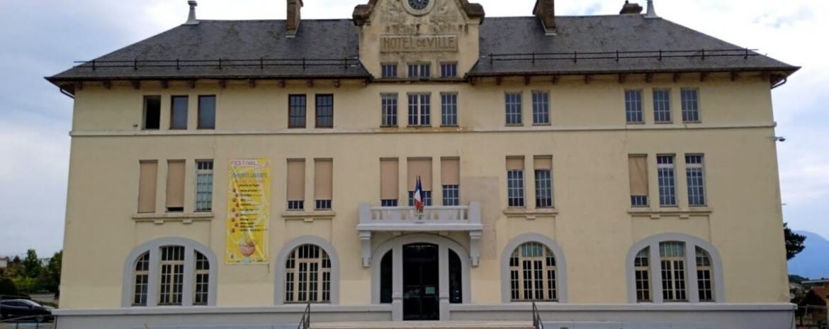 , Rives Un son et lumi&egrave;re pour retracer un si&egrave;cle d&rsquo;histoire de l&rsquo;h&ocirc;tel de ville
